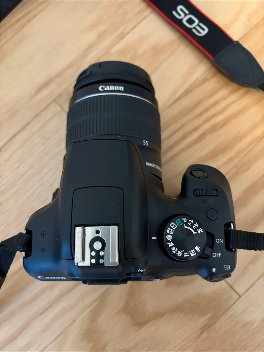 Canon DSLR Camera in Black with Zoom Lens